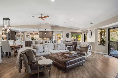 Living - 2103 Margarita Gln, Fallbrook, CA 92028 photo 1 of 3