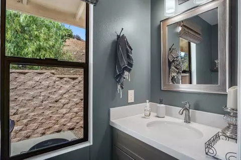 Bath - 2103 Margarita Gln, Fallbrook, CA 92028 photo 5 of 5