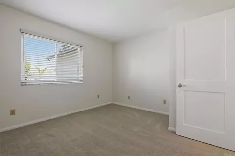 Bedroom - 2388 Sundance Cir, Oceanside, CA 92056 photo 2 of 4