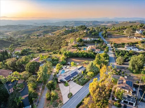 View/Area - 1960 Elevado Rd, Vista, CA 92084 photo 3 of 7