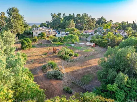 View/Area - 1960 Elevado Rd, Vista, CA 92084 photo 6 of 7