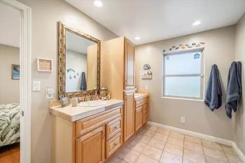 Bath - 1960 Elevado Rd, Vista, CA 92084 photo 4 of 8