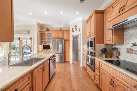 Kitchen - 1960 Elevado Rd, Vista, CA 92084 photo 4 of 5