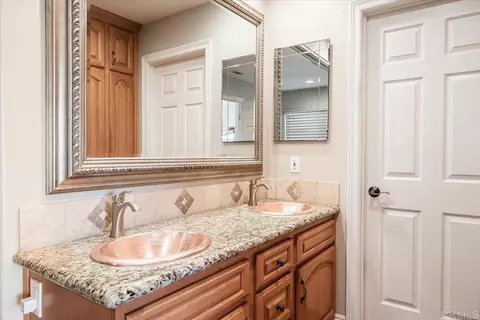 Bath - 1960 Elevado Rd, Vista, CA 92084 photo 1 of 8