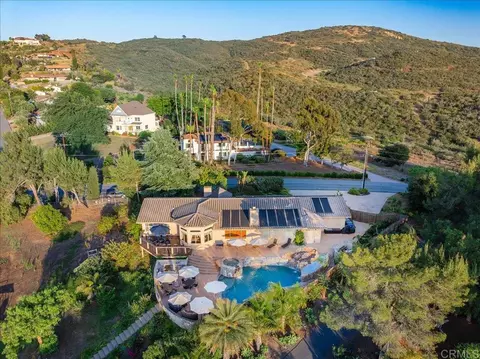 View/Area - 1960 Elevado Rd, Vista, CA 92084 photo 5 of 7