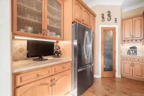 Kitchen - 1960 Elevado Rd, Vista, CA 92084 photo 2 of 5