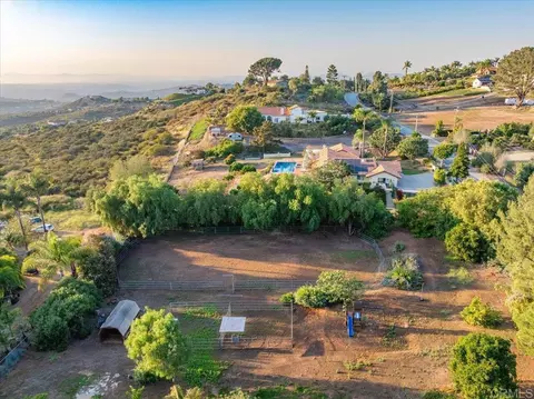 View/Area - 1960 Elevado Rd, Vista, CA 92084 photo 7 of 7