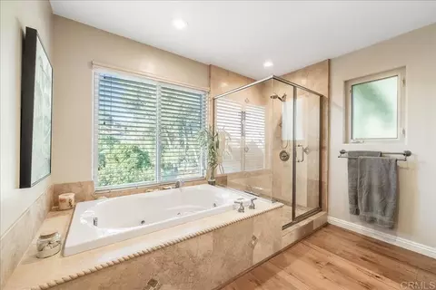 Bath - 1960 Elevado Rd, Vista, CA 92084 photo 2 of 8
