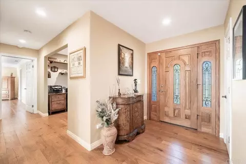 Entry Way - 1960 Elevado Rd, Vista, CA 92084 photo 3 of 5