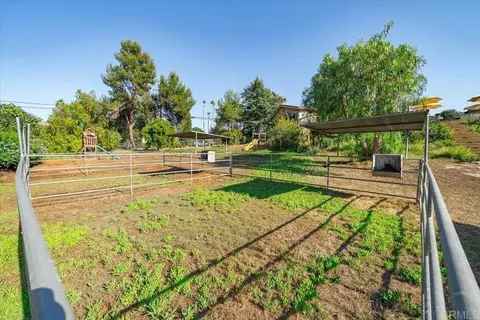 Exterior - 1960 Elevado Rd, Vista, CA 92084 photo 22 of 23