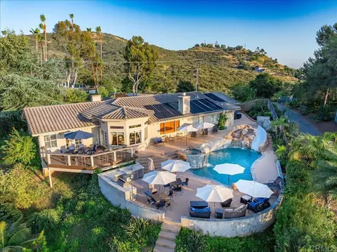 1960 Elevado Rd, Vista, CA 92084