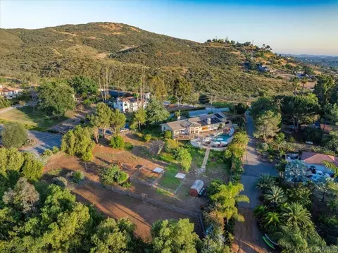 View/Area - 1960 Elevado Rd, Vista, CA 92084 photo 4 of 7