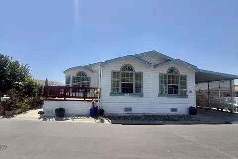 200 Emerald Dr #71, Vista, CA 92081