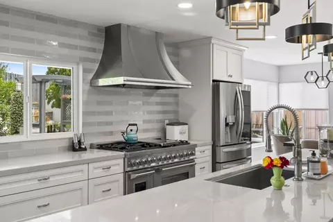 Kitchen - 1504 Valleda Ln, Encinitas, CA 92024 photo 5 of 6