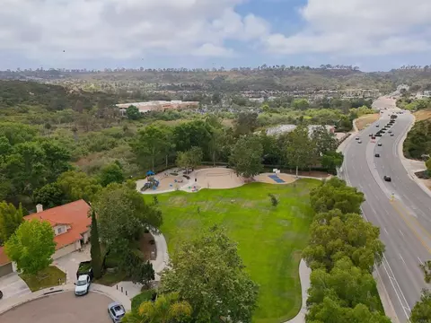 View/Area - 1661 Willowhaven, Encinitas, CA 92024 photo 3 of 7