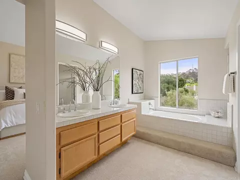 Bath - 1661 Willowhaven, Encinitas, CA 92024 photo 2 of 5