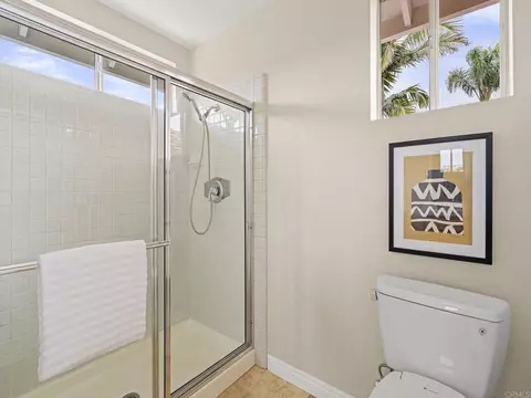 Bath - 1661 Willowhaven, Encinitas, CA 92024 photo 3 of 5