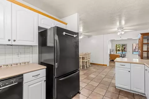 Kitchen - 911 Davis St, Ramona, CA 92065 photo 4 of 5