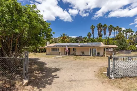 911 Davis St, Ramona, CA 92065