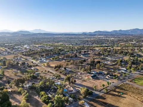 View/Area - 911 Davis St, Ramona, CA 92065 photo 10 of 25