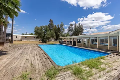 Exterior - 911 Davis St, Ramona, CA 92065 photo 6 of 13