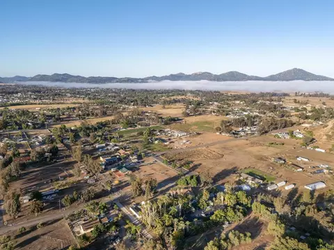 View/Area - 911 Davis St, Ramona, CA 92065 photo 12 of 25