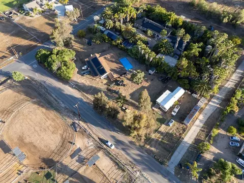 View/Area - 911 Davis St, Ramona, CA 92065 photo 15 of 25