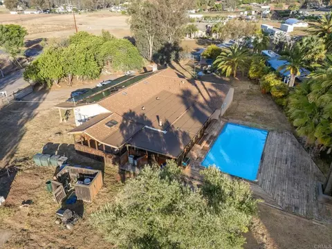 View/Area - 911 Davis St, Ramona, CA 92065 photo 24 of 25