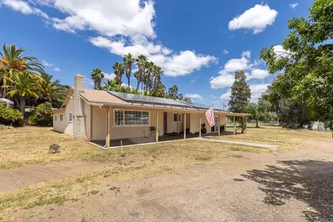 Exterior - 911 Davis St, Ramona, CA 92065 photo 2 of 13