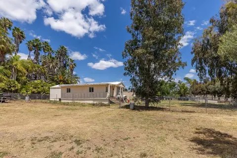 Exterior - 911 Davis St, Ramona, CA 92065 photo 12 of 13