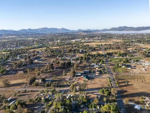 View/Area - 911 Davis St, Ramona, CA 92065 photo 11 of 25