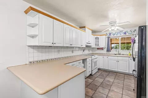Kitchen - 911 Davis St, Ramona, CA 92065 photo 1 of 5
