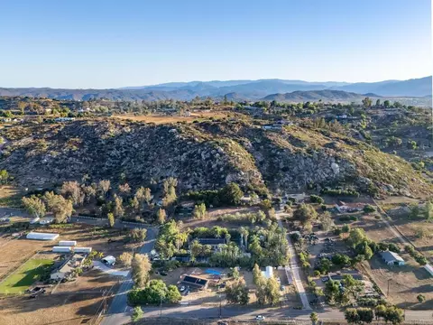 View/Area - 911 Davis St, Ramona, CA 92065 photo 7 of 25