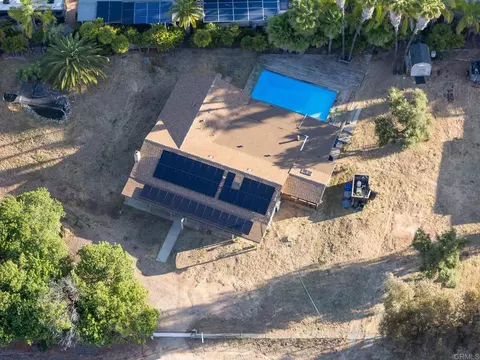 View/Area - 911 Davis St, Ramona, CA 92065 photo 2 of 25