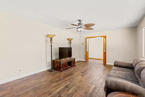 Living - 911 Davis St, Ramona, CA 92065 photo 3 of 4