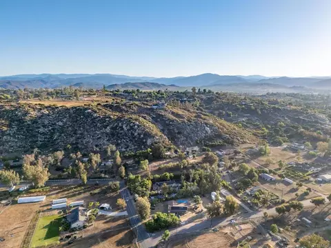 View/Area - 911 Davis St, Ramona, CA 92065 photo 8 of 25