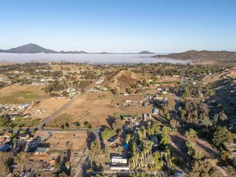 View/Area - 911 Davis St, Ramona, CA 92065 photo 13 of 25