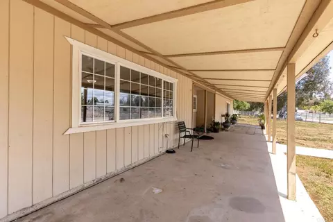 Exterior - 911 Davis St, Ramona, CA 92065 photo 4 of 13