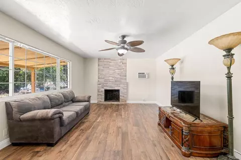 Living - 911 Davis St, Ramona, CA 92065 photo 2 of 4