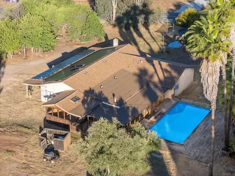 View/Area - 911 Davis St, Ramona, CA 92065 photo 3 of 25