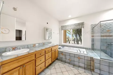 Bath - 1534 Linda St, Fallbrook, CA 92028 photo 2 of 4