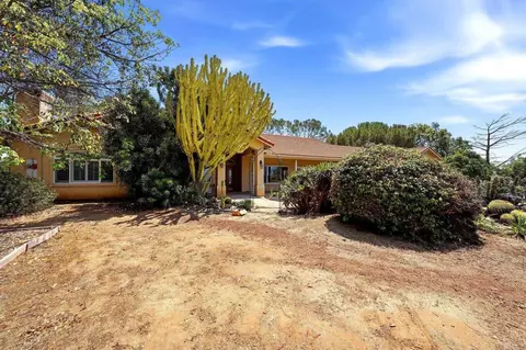 Exterior - 1534 Linda St, Fallbrook, CA 92028 photo 5 of 11
