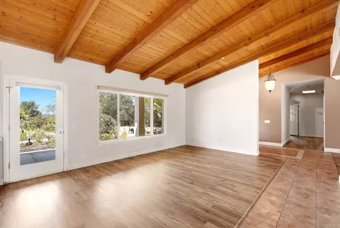 Living - 1534 Linda St, Fallbrook, CA 92028 photo 8 of 10