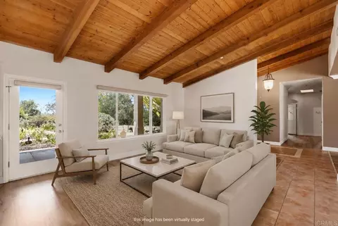 Living - 1534 Linda St, Fallbrook, CA 92028 photo 4 of 10