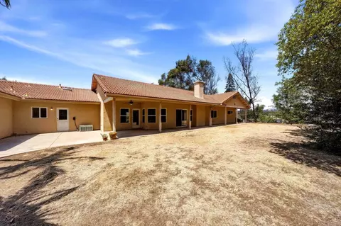 Exterior - 1534 Linda St, Fallbrook, CA 92028 photo 2 of 11