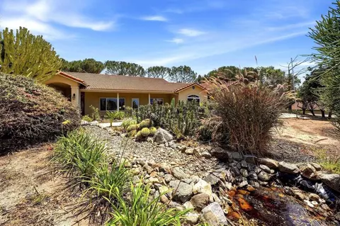 Exterior - 1534 Linda St, Fallbrook, CA 92028 photo 6 of 11