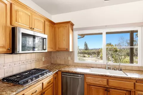 Kitchen - 1534 Linda St, Fallbrook, CA 92028 photo 8 of 9