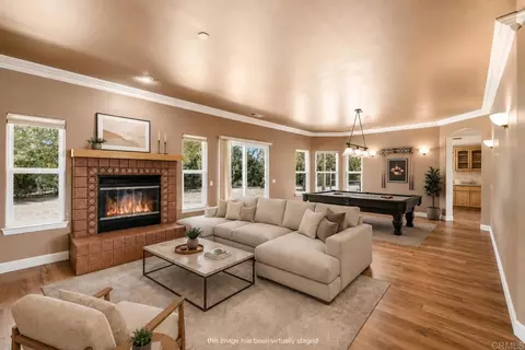 Living - 1534 Linda St, Fallbrook, CA 92028 photo 1 of 10
