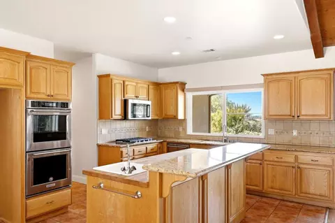 Kitchen - 1534 Linda St, Fallbrook, CA 92028 photo 6 of 9