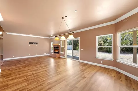 Living - 1534 Linda St, Fallbrook, CA 92028 photo 6 of 10